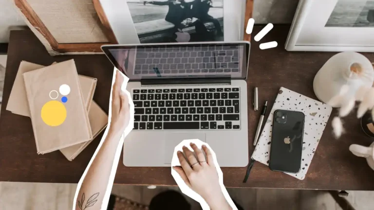 Collaborateur travaillant sur un ordinateur portable avec carnets et smartphone, illustrant la gestion et le suivi de la veille réglementaire sécurité en entreprise.