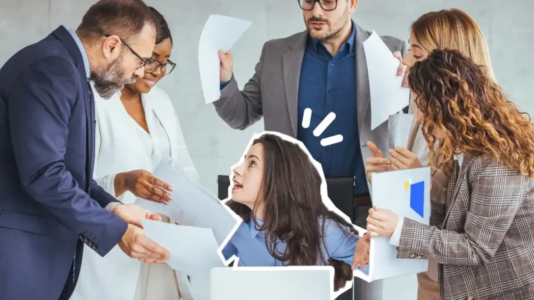 Un formateur en sécurité au travail montre à un groupe de salariés comment utiliser un extincteur lors d’un exercice incendie en entreprise.